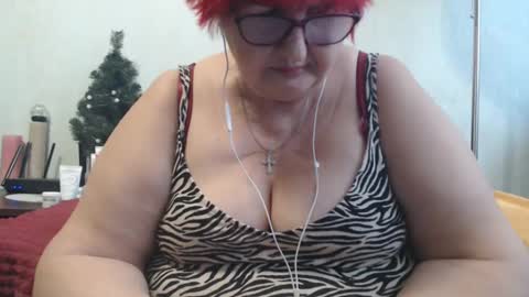 Snapshot of peggysoft chatting on 02/15/25, 12:01 PeggySoft online show from 02/15/25, 12:01