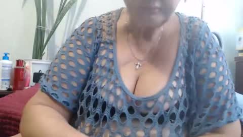 Snapshot of peggysoft chatting on 10/10/25, 06:56 PeggySoft online show from 10/10/25, 06:56