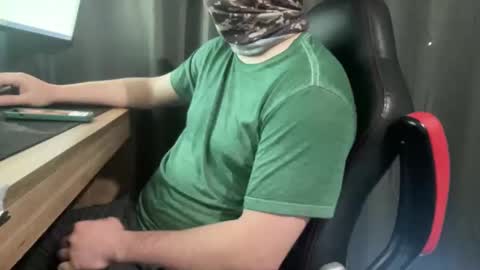 Snapshot of pelao2007 chatting on 09/23/25, 11:24 easy cum online show from 09/23/25, 11:24