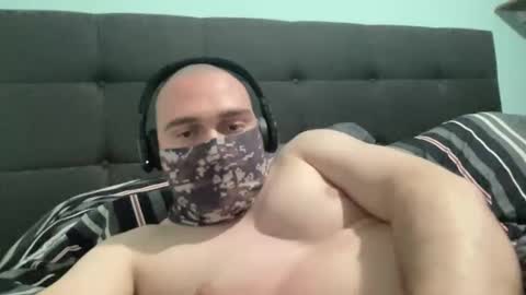 Snapshot of pelao2007 chatting on 10/22/25, 11:04 easy cum online show from 10/22/25, 11:04