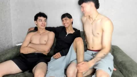 Snapshot of pelusos_mens chatting on 03/20/26, 07:41 CAIN-19 ALLEN-18 RONALD-18 AUSTIN-18 MOD DANTE online show from 03/20/26, 07:41