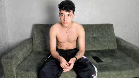 Snapshot of pelusos_mens chatting on 03/21/26, 07:39 CAIN-19 ALLEN-18 RONALD-18 AUSTIN-18 MOD DANTE online show from 03/21/26, 07:39