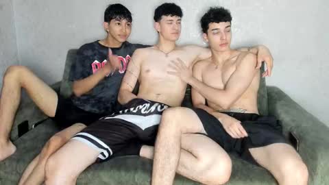 Snapshot of pelusos_mens chatting on 03/23/26, 07:18 CAIN-19 ALLEN-18 RONALD-18 AUSTIN-18 MOD DANTE online show from 03/23/26, 07:18