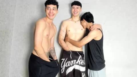 Snapshot of pelusos_mens chatting on 03/24/26, 07:19 CAIN-19 ALLEN-18 RONALD-18 AUSTIN-18 MOD DANTE online show from 03/24/26, 07:19