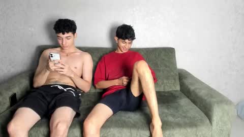 Snapshot of pelusos_mens chatting on 03/26/26, 08:36 CAIN-19 ALLEN-18 RONALD-18 AUSTIN-18 MOD DANTE online show from 03/26/26, 08:36