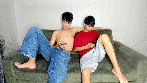 Snapshot of pelusos_mens chatting on 04/18/26, 07:29 CAIN-19 ALLEN-18 RONALD-18 AUSTIN-18 MOD DANTE online show from 04/18/26, 07:29