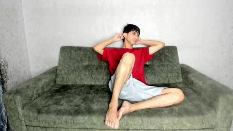 Snapshot of pelusos_mens chatting on 04/18/26, 07:58 CAIN-19 ALLEN-18 RONALD-18 AUSTIN-18 MOD DANTE online show from 04/18/26, 07:58