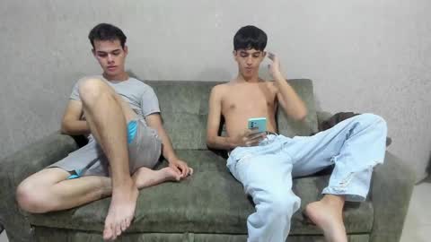 Snapshot of pelusos_mens chatting on 05/01/26, 07:29 CAIN-19 ALLEN-18 RONALD-18 AUSTIN-18 MOD DANTE online show from 05/01/26, 07:29