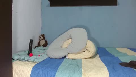 penelope_29 online show from 12/21/25, 07:32