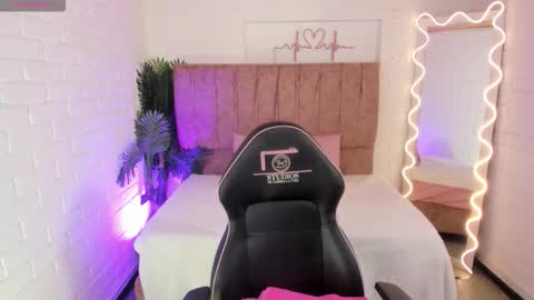 penelope online show from 10/30/25, 03:19