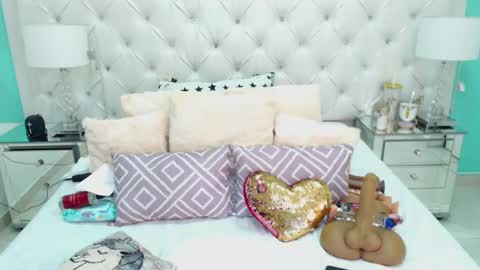 Penelope Laurent online show from 09/11/25, 12:38