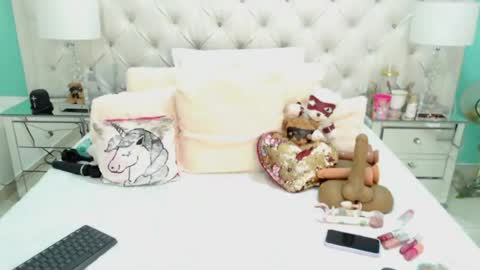 Snapshot of penelopelaurent chatting on 06/17/26, 12:29 Penelope Laurent online show from 06/17/26, 12:29