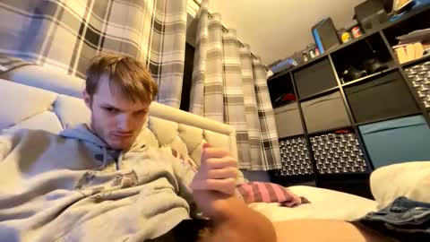 Penguin online show from 12/22/25, 01:13