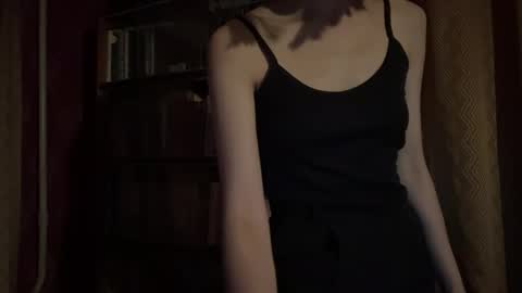 Snapshot of pennilinka chatting on 03/23/26, 05:39 Alya online show from 03/23/26, 05:39