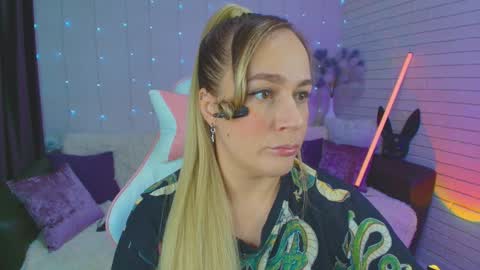 Dia  online show from 02/02/25, 10:28