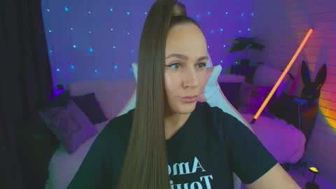 Dia  online show from 09/15/25, 07:47