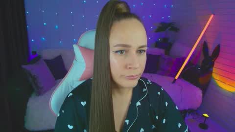 Dia  online show from 09/18/25, 08:11