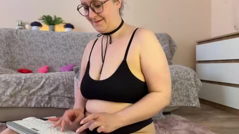 Snapshot of pepper_corn chatting on 05/10/26, 01:05 Olga and Kirill online show from 05/10/26, 01:05