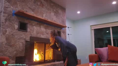 Peppermint and Dusty  online show from 11/30/25, 02:37