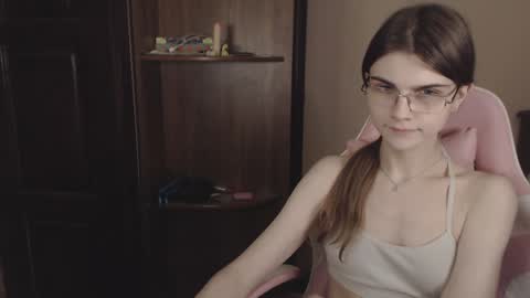 Snapshot of peralez_f chatting on 12/28/24, 02:33 Farida online show from 12/28/24, 02:33
