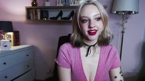 Snapshot of perfect_madeline chatting on 12/23/24, 07:20 Madeline online show from 12/23/24, 07:20