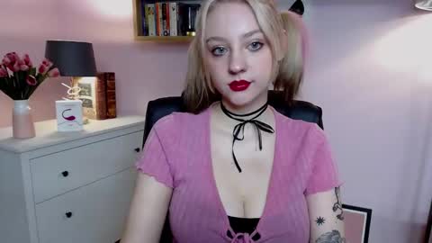 Snapshot of perfect_madeline chatting on 12/28/24, 07:44 Madeline online show from 12/28/24, 07:44