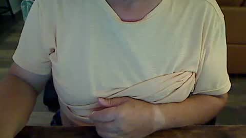 Snapshot of perfecto1957 chatting on 12/15/25, 02:21 perfecto1957 online show from 12/15/25, 02:21