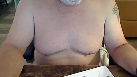 Snapshot of perfecto1957 chatting on 02/10/26, 04:22 perfecto1957 online show from 02/10/26, 04:22