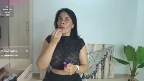 Snapshot of perla_hot4u chatting on 03/23/26, 12:14 online show from 03/23/26, 12:14