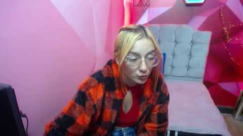 Snapshot of perla_red chatting on 01/10/25, 03:48 PERLA RED online show from 01/10/25, 03:48