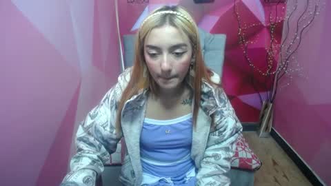 Snapshot of perla_red chatting on 02/01/25, 12:05 PERLA RED online show from 02/01/25, 12:05