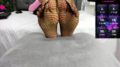 Snapshot of perla_thompson1 chatting on 12/22/24, 08:36 Perla Thompson online show from 12/22/24, 08:36