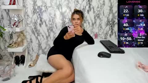 Snapshot of perla_thompson1 chatting on 02/22/25, 12:49 Perla Thompson online show from 02/22/25, 12:49