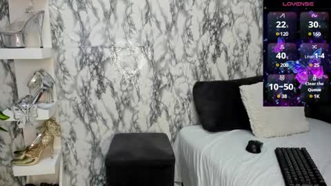 Snapshot of perla_thompson1 chatting on 02/26/25, 08:33 Perla Thompson online show from 02/26/25, 08:33