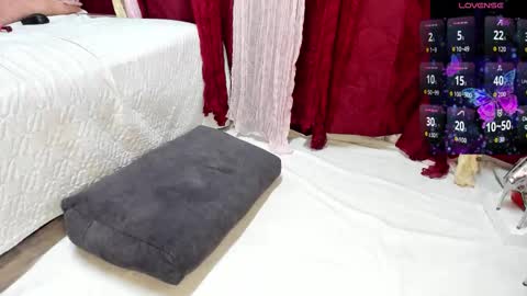 Snapshot of perla_thompson1 chatting on 10/26/25, 05:30 Perla Thompson online show from 10/26/25, 05:30