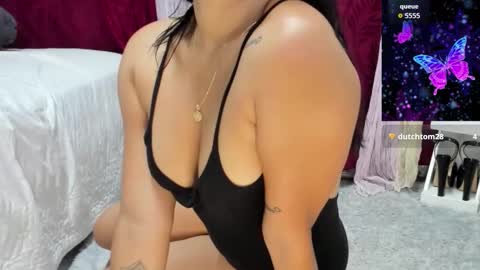 Snapshot of perla_thompson1 chatting on 11/15/25, 09:43 Perla Thompson online show from 11/15/25, 09:43