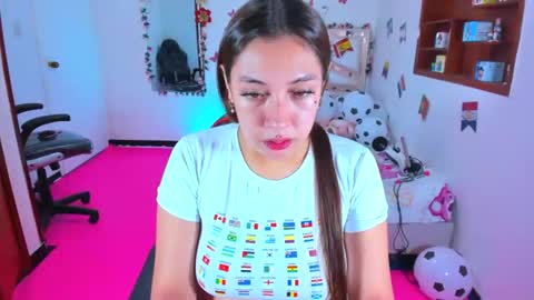PERLA online show from 06/25/26, 02:00