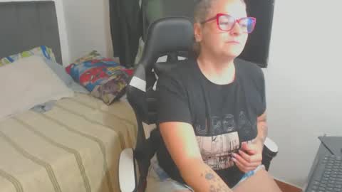 Snapshot of perlagoloza05 chatting on 12/03/24, 01:52 goloza online show from 12/03/24, 01:52