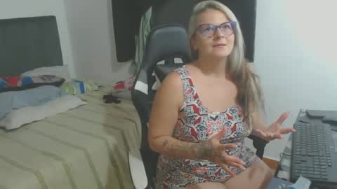 Snapshot of perlagoloza05 chatting on 12/18/24, 03:58 goloza online show from 12/18/24, 03:58