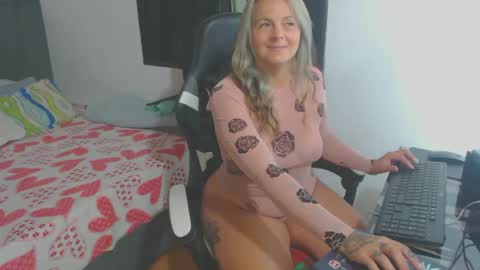 Snapshot of perlagoloza05 chatting on 01/25/25, 12:59 goloza online show from 01/25/25, 12:59