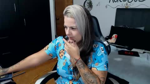 Snapshot of perlagoloza05 chatting on 10/07/25, 04:20 goloza online show from 10/07/25, 04:20