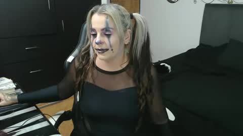 Snapshot of perlagoloza05 chatting on 10/31/25, 03:40 goloza online show from 10/31/25, 03:40