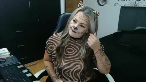 Snapshot of perlagoloza05 chatting on 11/01/25, 01:07 goloza online show from 11/01/25, 01:07