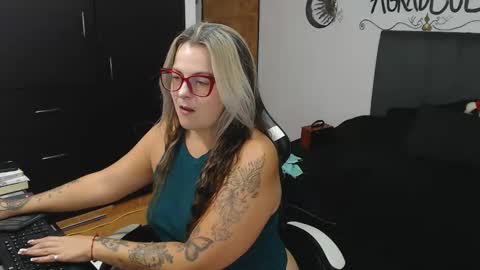 Snapshot of perlagoloza05 chatting on 11/04/25, 04:00 goloza online show from 11/04/25, 04:00