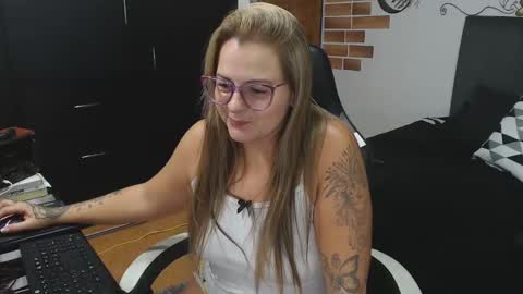 Snapshot of perlagoloza05 chatting on 11/18/25, 03:12 goloza online show from 11/18/25, 03:12