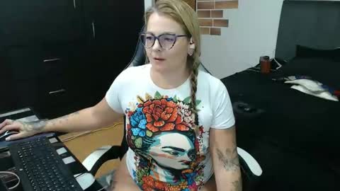 Snapshot of perlagoloza05 chatting on 02/25/26, 02:21 goloza online show from 02/25/26, 02:21