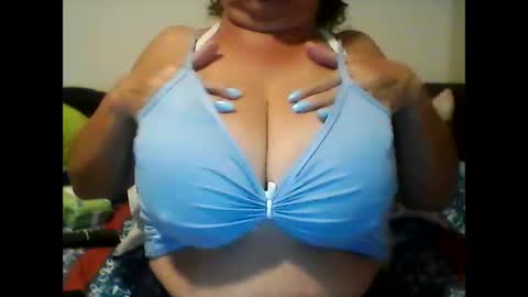 Snapshot of perlita070822 chatting on 12/20/24, 04:42 perlita070822 online show from 12/20/24, 04:42