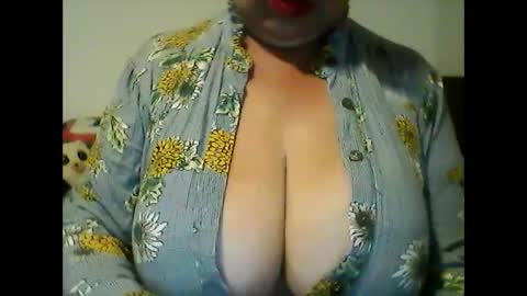 Snapshot of perlita070822 chatting on 12/31/24, 04:49 perlita070822 online show from 12/31/24, 04:49