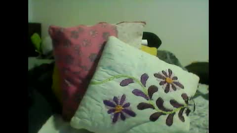 Snapshot of perlita070822 chatting on 10/25/25, 04:42 perlita070822 online show from 10/25/25, 04:42