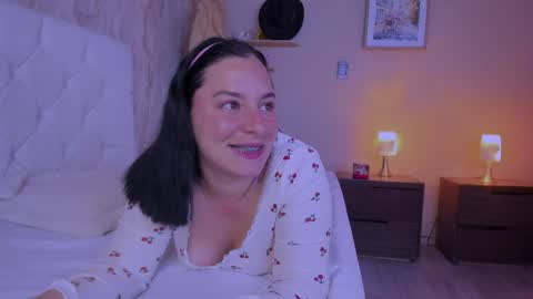 Snapshot of persefone_saira chatting on 04/04/26, 11:29 Marie online show from 04/04/26, 11:29
